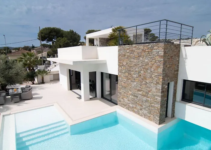 L'oustaloun By Interhome Saint Aygulf