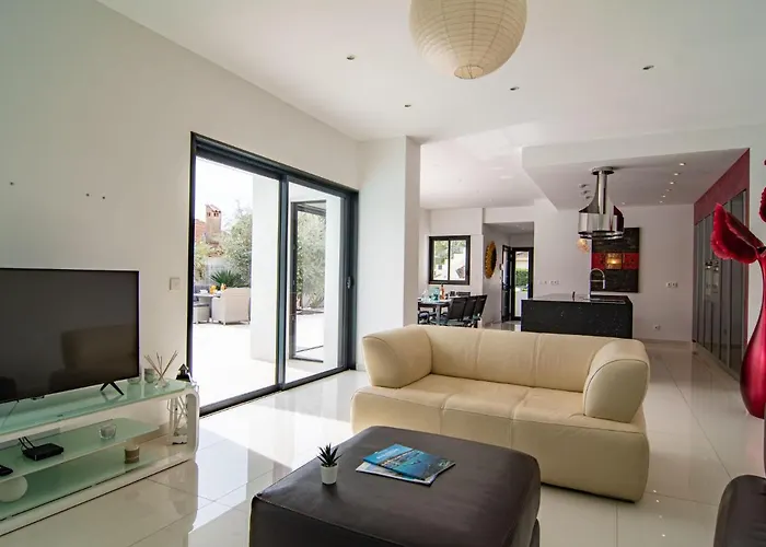 Vakantiehuis L'oustaloun By Interhome Saint Aygulf