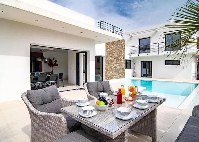 Vakantiehuis L'oustaloun By Interhome Saint Aygulf